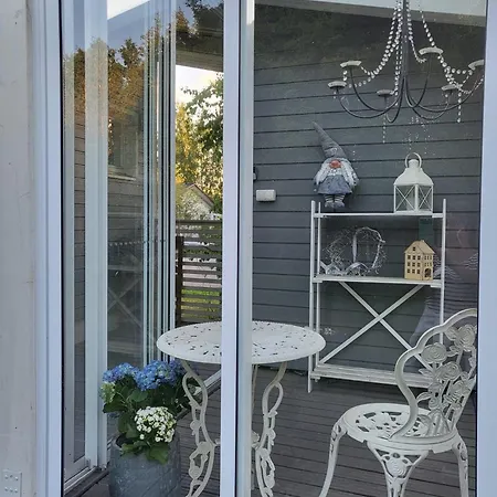 Mini House With Own Garden アパート