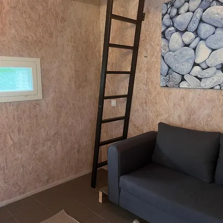 Mini House With Own Garden アパート *